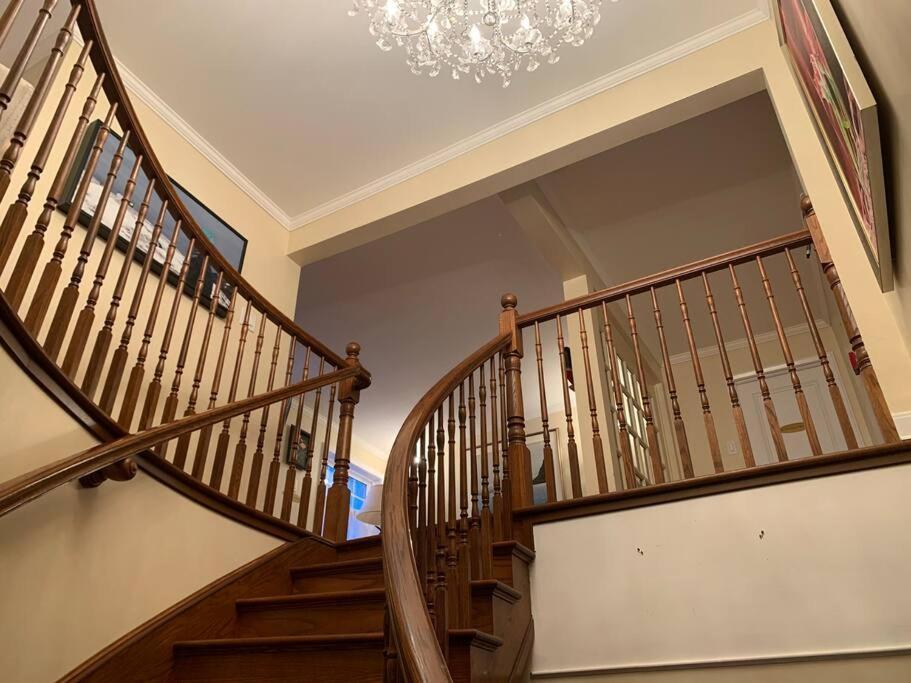 Monroe House Executive Guest Suites سانت جونس المظهر الخارجي الصورة