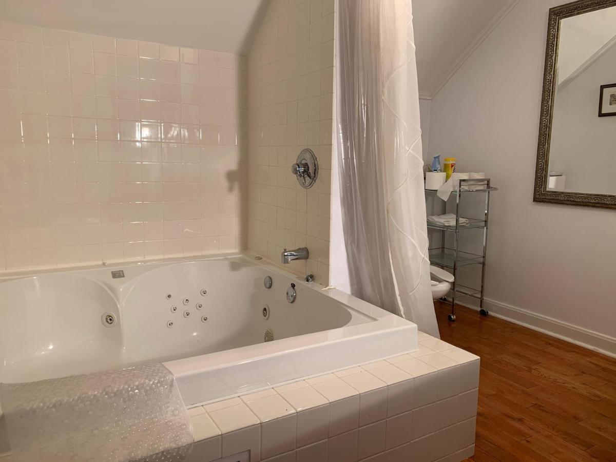 Monroe House Executive Guest Suites سانت جونس المظهر الخارجي الصورة