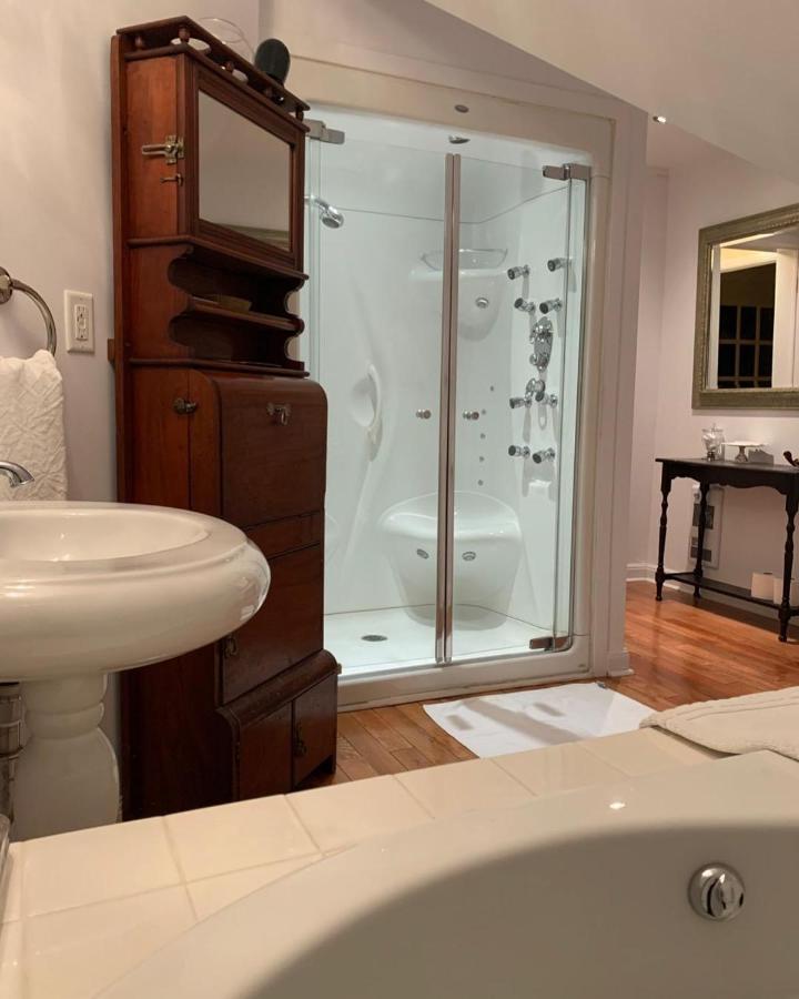 Monroe House Executive Guest Suites سانت جونس المظهر الخارجي الصورة