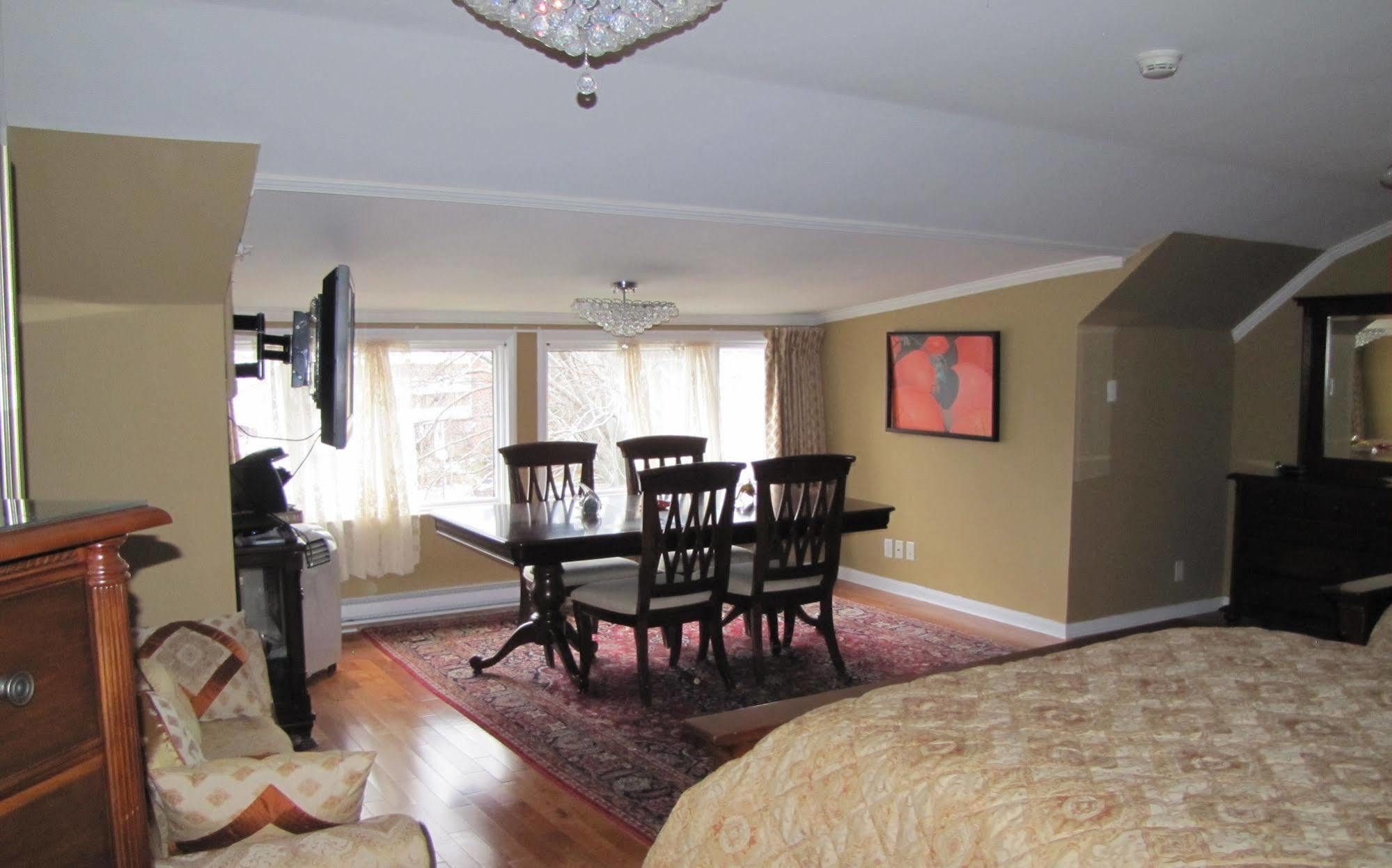 Monroe House Executive Guest Suites سانت جونس المظهر الخارجي الصورة